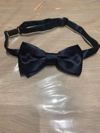 Noeud papillon enfant satiné bleu marine