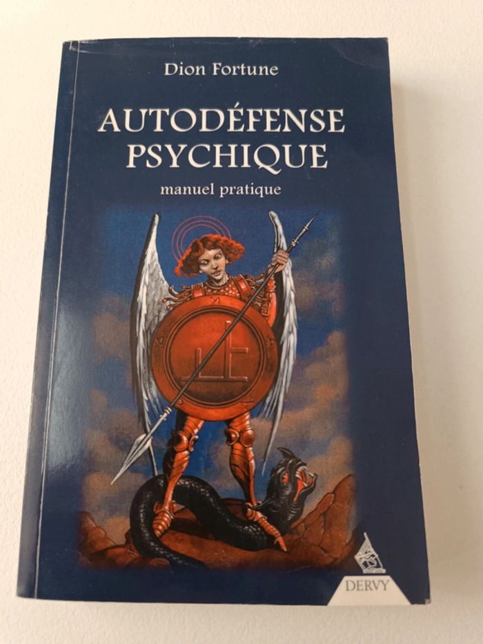 Livre Autodéfense psychique manuel pratique Dion Fortune