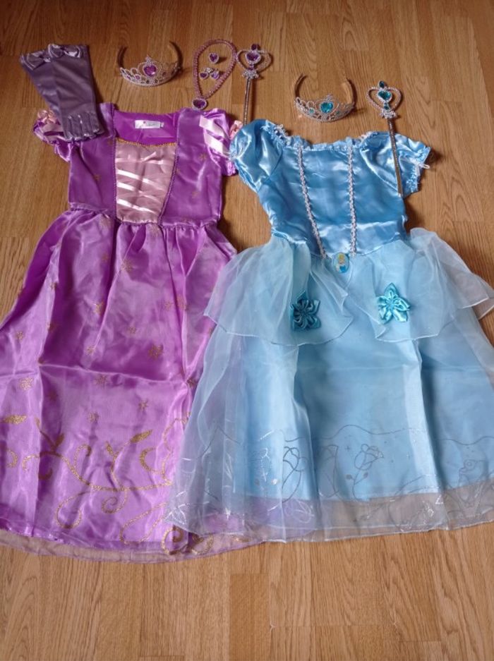 Lot déguisement robe princesse et accessoires 5-6ans