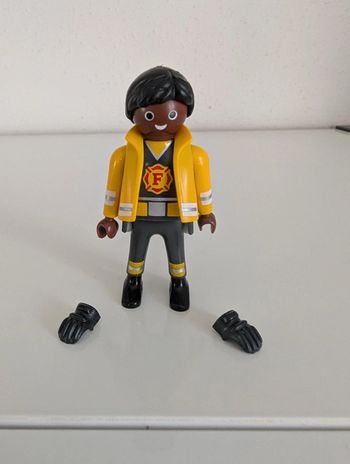 Personnage du playmobil 5616 pompier 4×4 d intervention