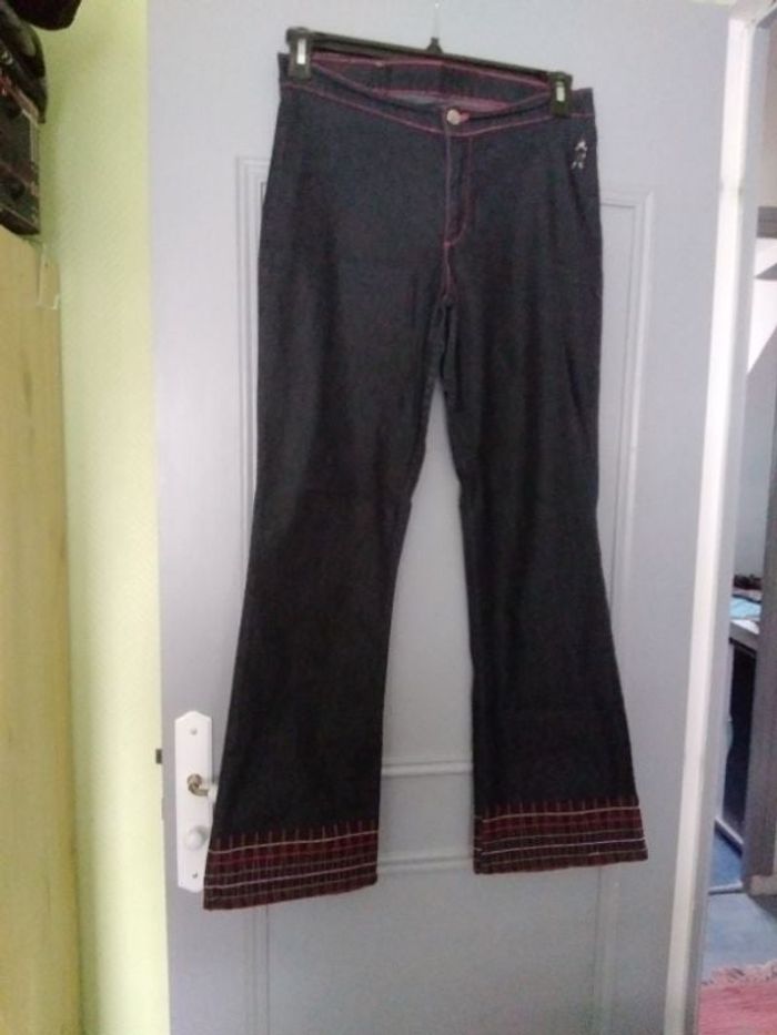 Jeans filet rose couture   large dans le bas