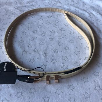 Ceinture crème cloutée neuve avec étiquette