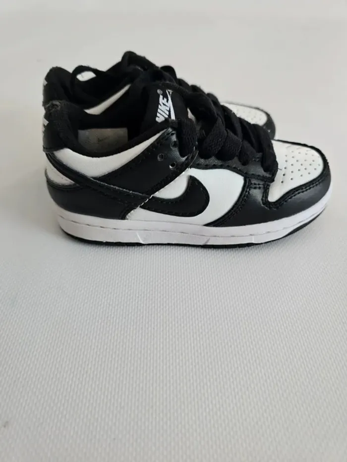 Basket nike dunk noir et blanche - photo numéro 2