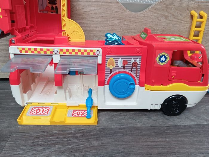 Camion caserne de pompiers - photo numéro 7