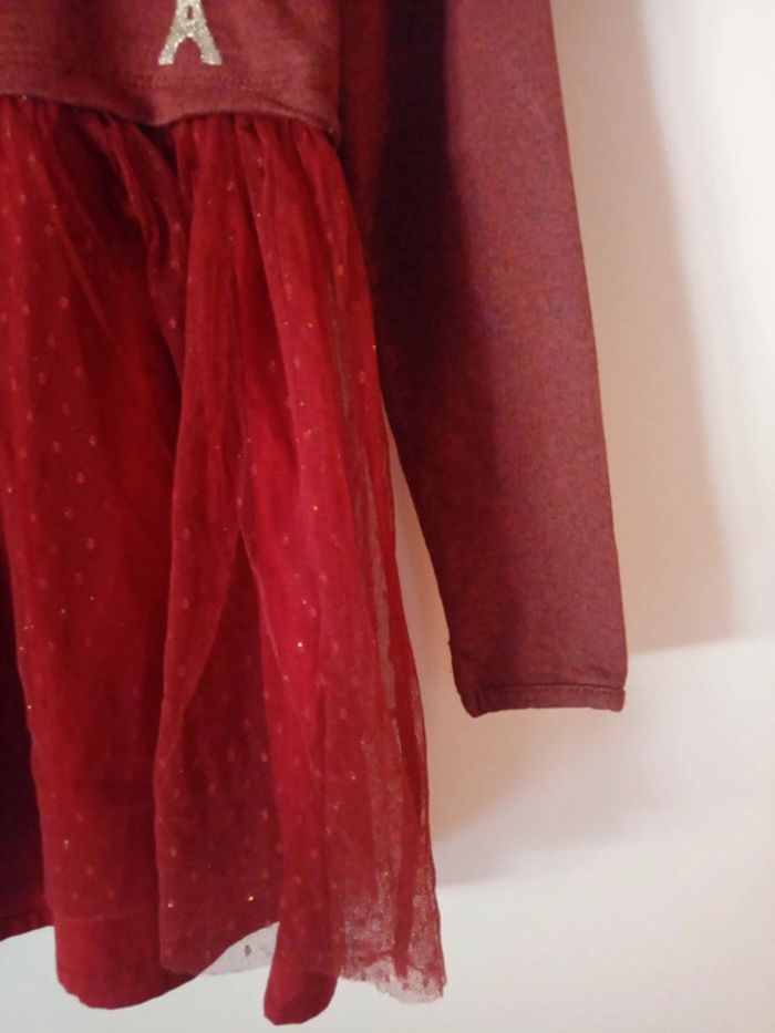 Jolie robe bordeaux . 8 ans - photo numéro 3