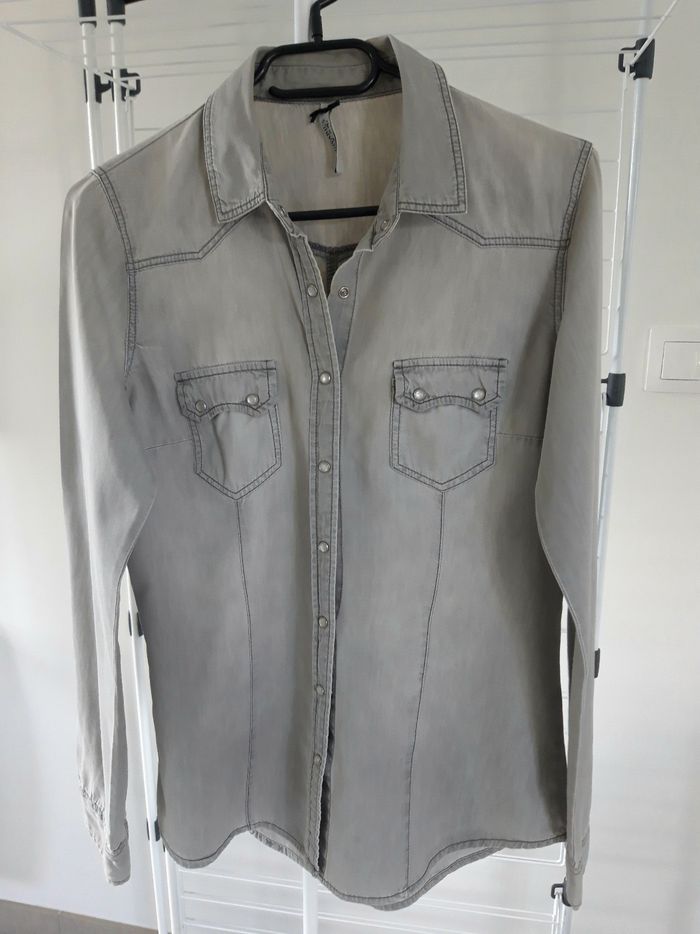 Chemise Stradivarius taille 40 neuve