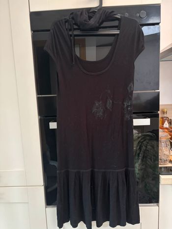 Robe noire cop copine