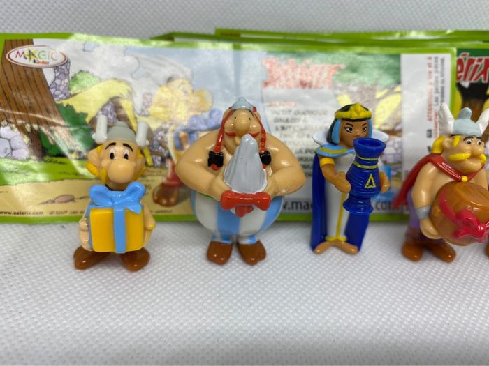 Lot de 5 surprises kinder Astérix 50ans dont asterix a tête droite DE095. Et leurs papiers - photo numéro 3