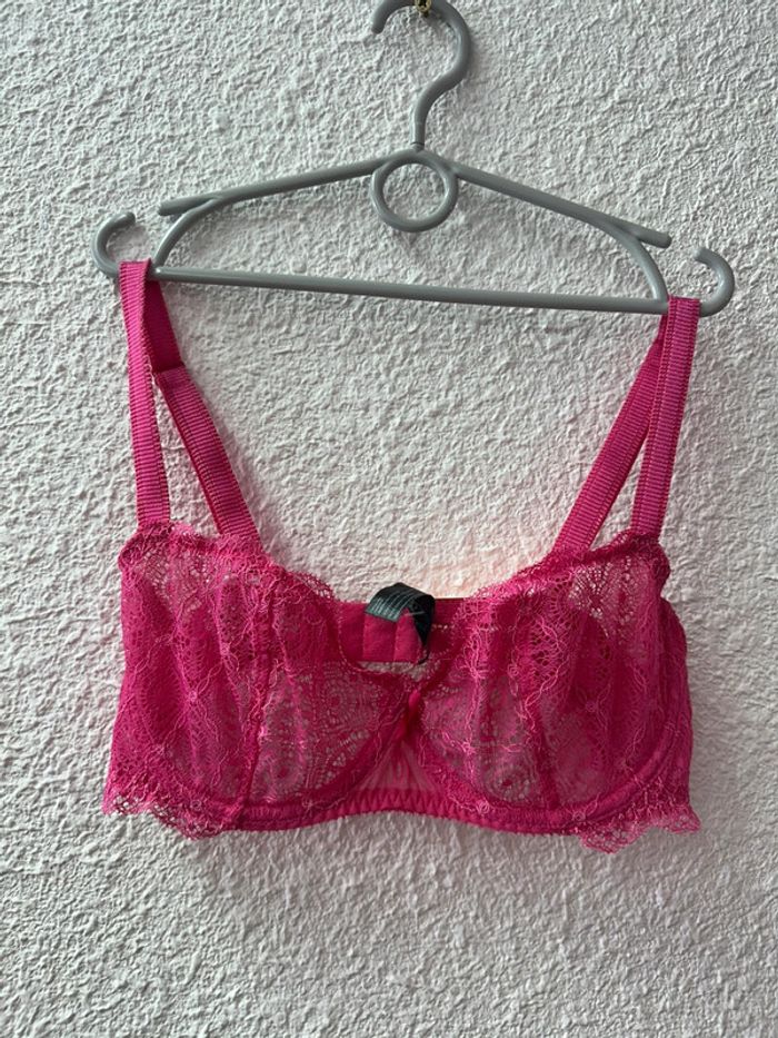 Soutien gorge en dentelle rose 90C
