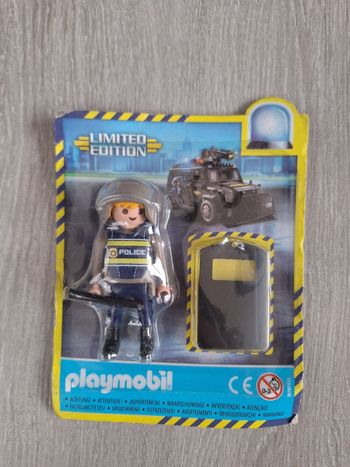 Figurine playmobil le policier