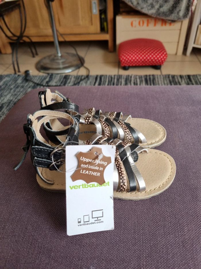 Sandales Vertbaudet neuves cuir taille 27