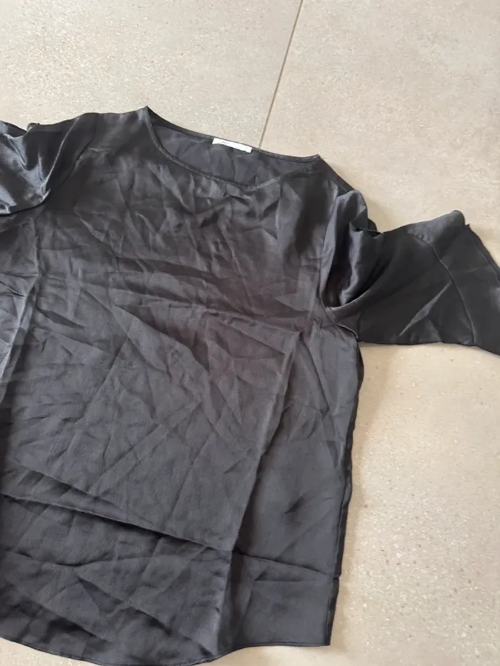 Blouse noire Zuiki, taille S, très bon état - photo numéro 2