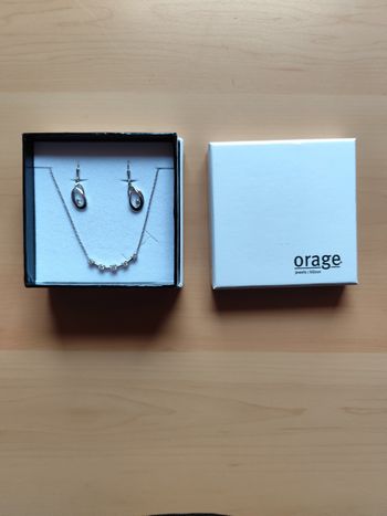 Bijoux collier et boucles d'oreilles neuf