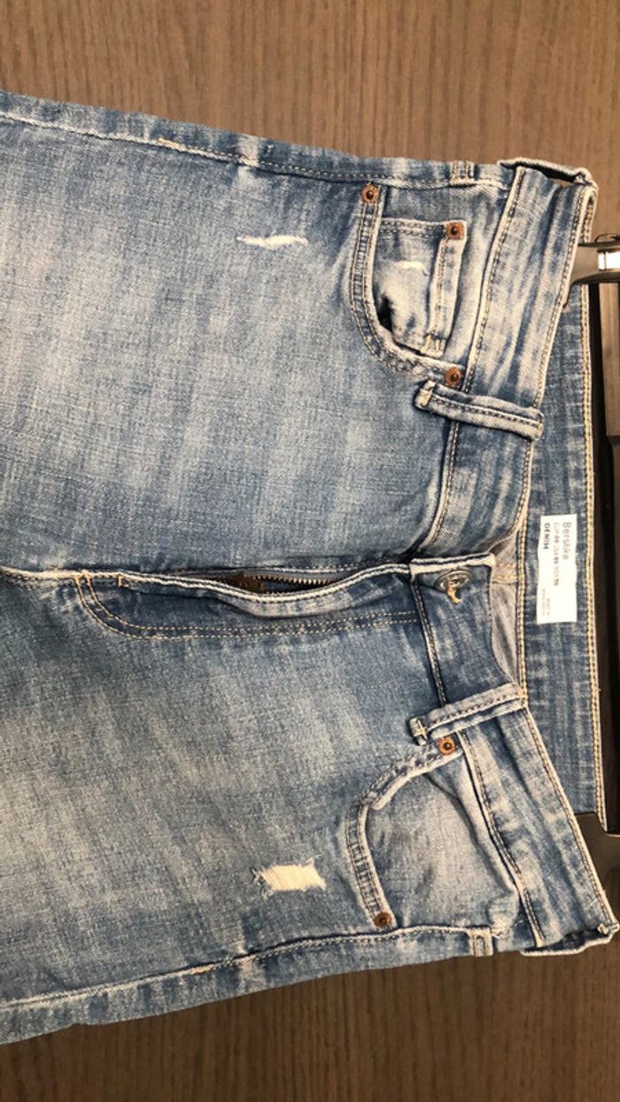 Jeans troué - photo numéro 4