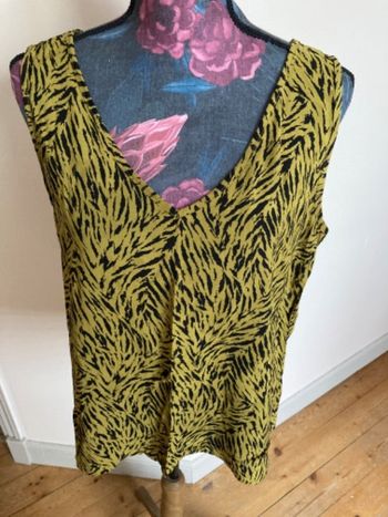 Joli haut 👚 taille 44