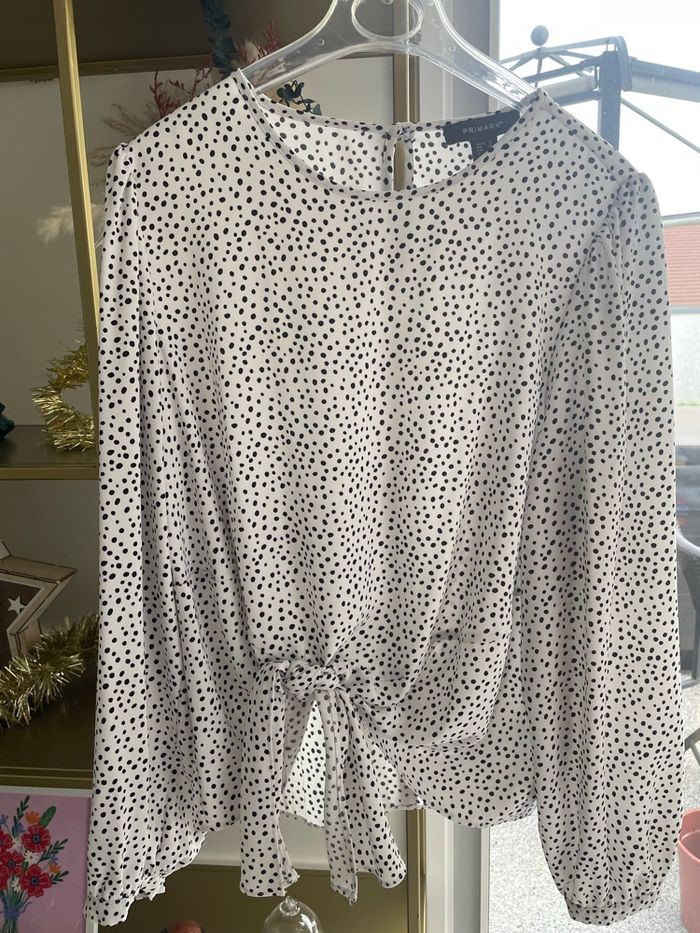 Blouse blanche points noirs