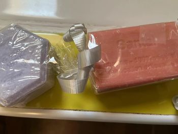 Lot  de 2 savons neufs