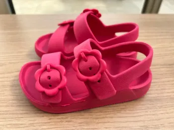 Sandale plastique