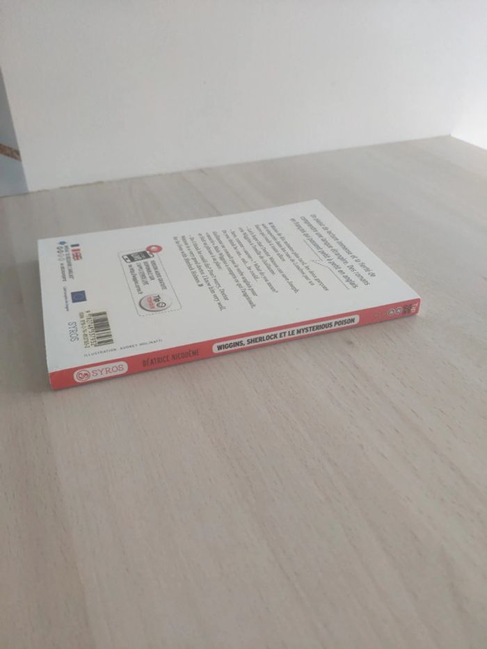 Livre poche jeunesse Wiggins Sherlock et le mysterious poison Nicodème pour lire l'anglais - photo numéro 4