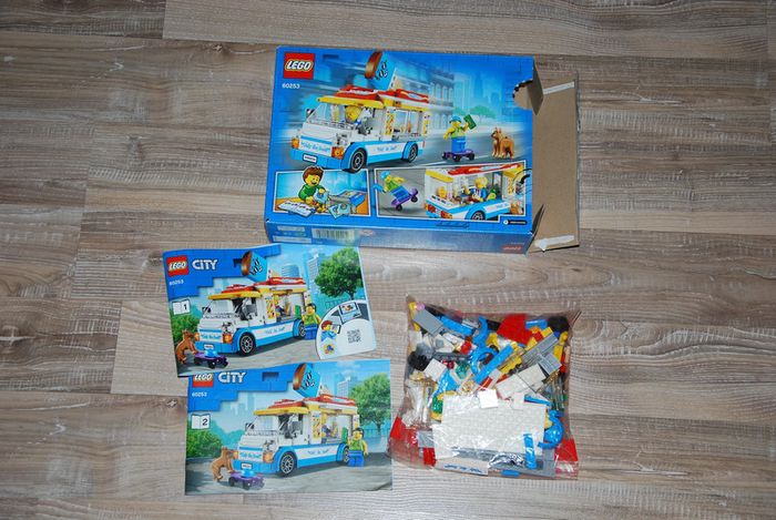 LEGO City Great Véhicules 60253 Le camion de la marchande de glaces - photo numéro 2
