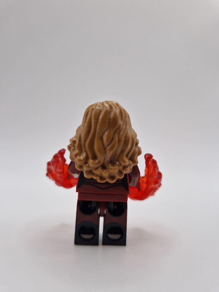 Figurine type lego Wanda sorcière rouge Marvel - photo numéro 3