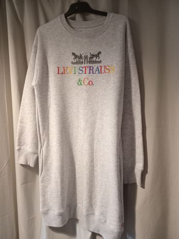 Robe pull molletonné taille 14ans Levi's tbe