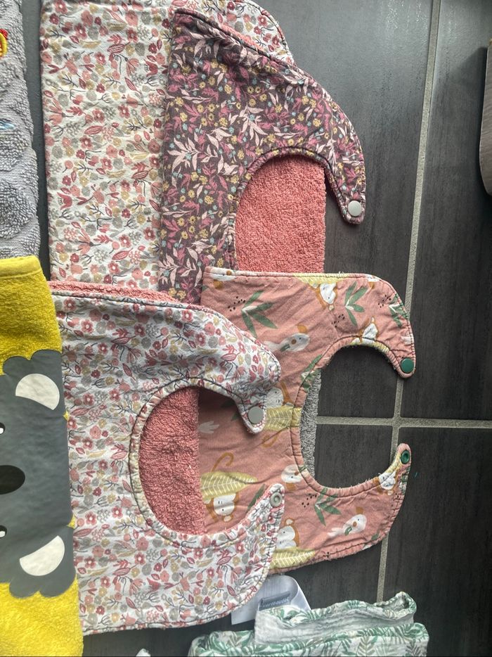 Lot de bavoir et de lange - photo numéro 3