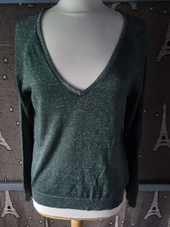 Pull col V taille M (vert sapin pailleté)