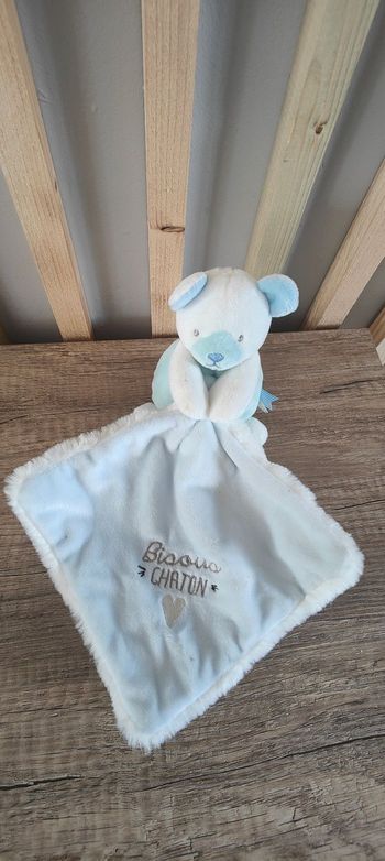 Ours bleu bisous chaton doudou et compagnie 