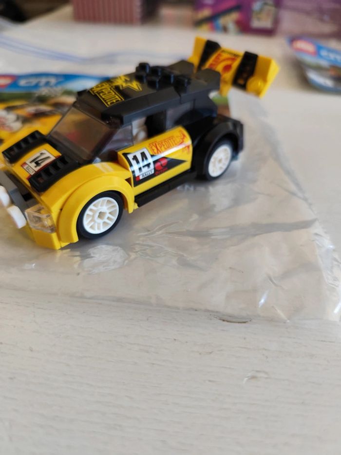 Lot 4 set Lego City 60126, 60106, 60108, 60113. Pompier, police, voiture de course, hélicoptère - photo numéro 6