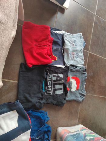 Lot Pulls et gilets garçon 8 ans
