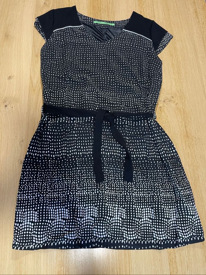 Robe noire et pois blancs taille 40