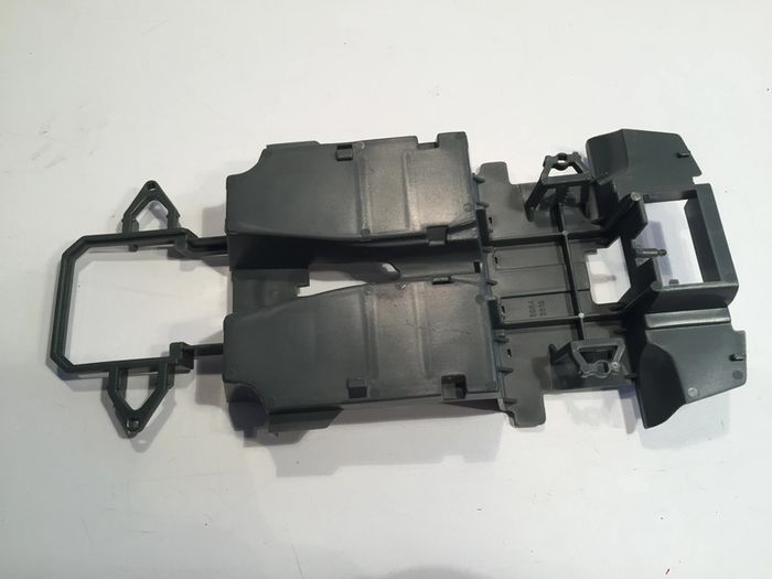 Châssis intérieur pièce détachée miniature Ferrari 550 maranello 1996 1/18 burago #A16 - photo numéro 2