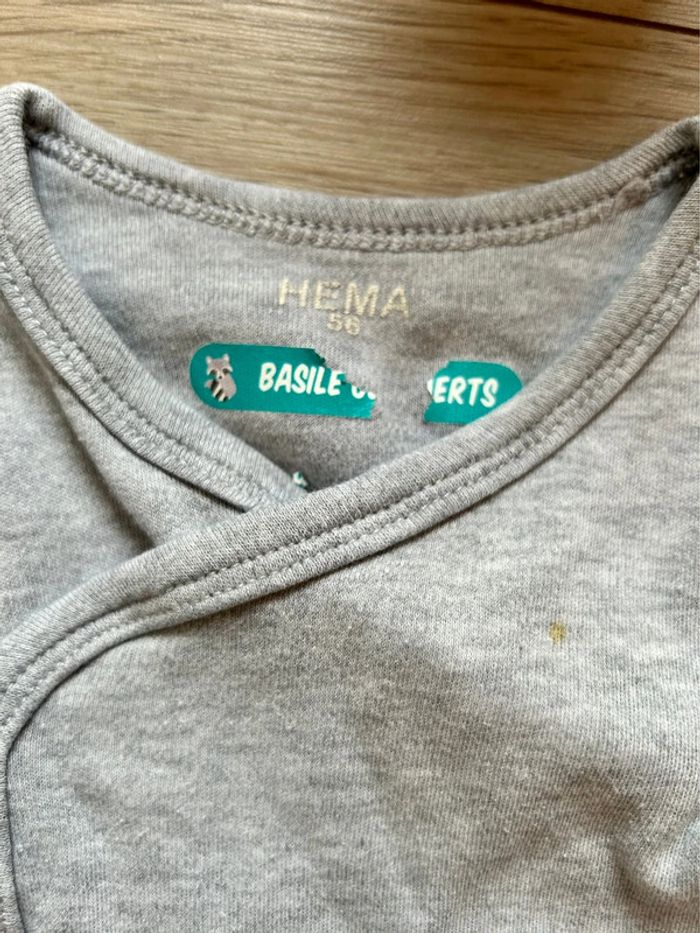 Lot de 3 bodys. - photo numéro 2