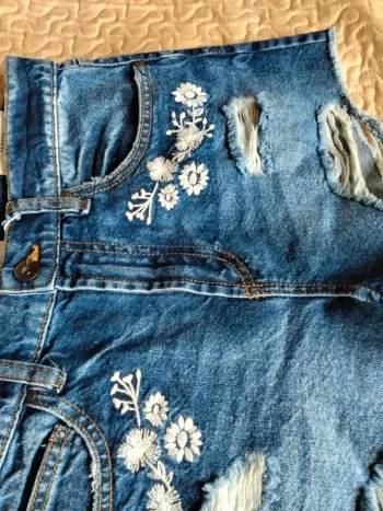 Short jeans  femme. Marque Ardene (A195)