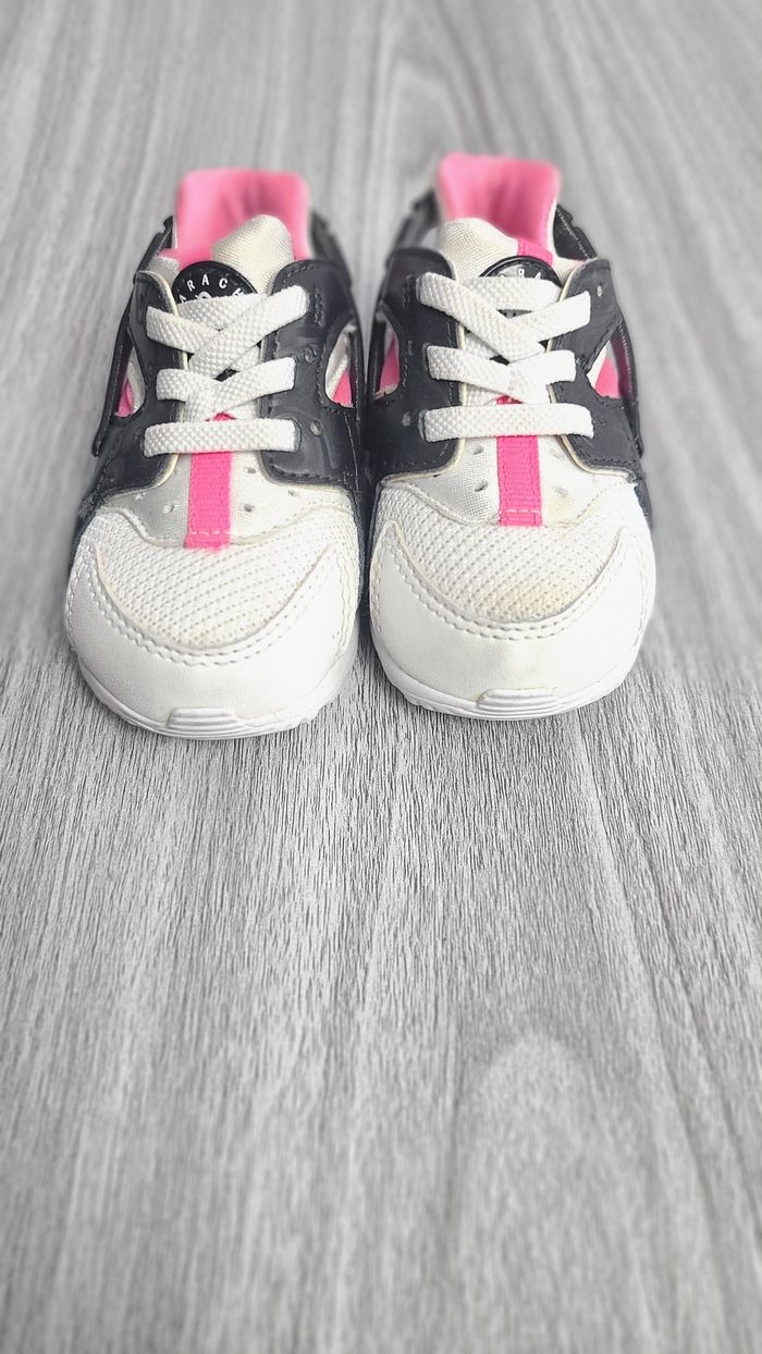 Nike Huarache Bébé Rose Noir Blanche Taille 21 - photo numéro 2