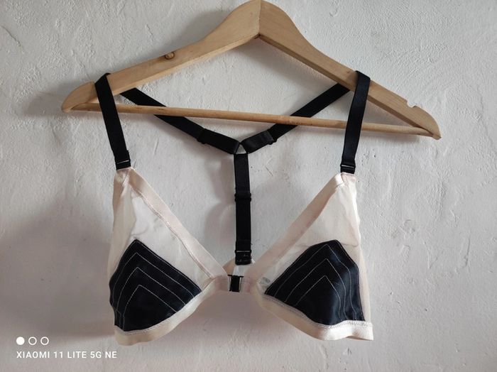 Soutien gorge Undiz triangle sans armatures sans coque fermeture devant taille EUR75C Fr90C IT3C