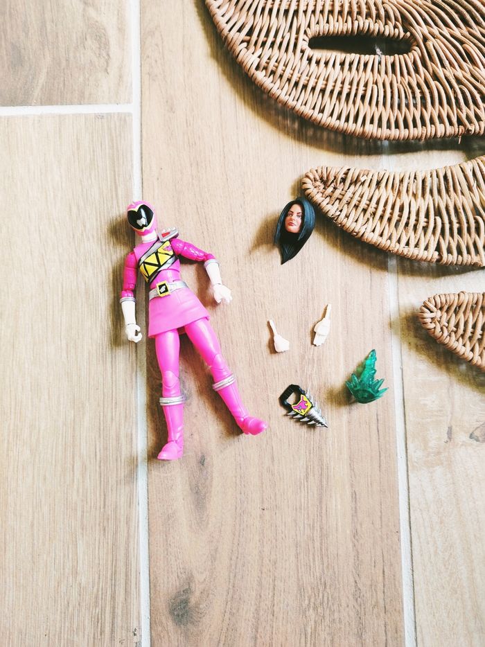 🙅 Power rangers dino charge lightning collection figurine du ranger rose avec ses accessoires marque Hasbro