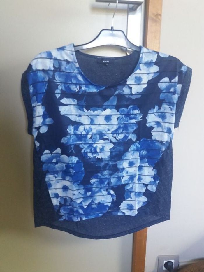 Tshirt bleu fleuri