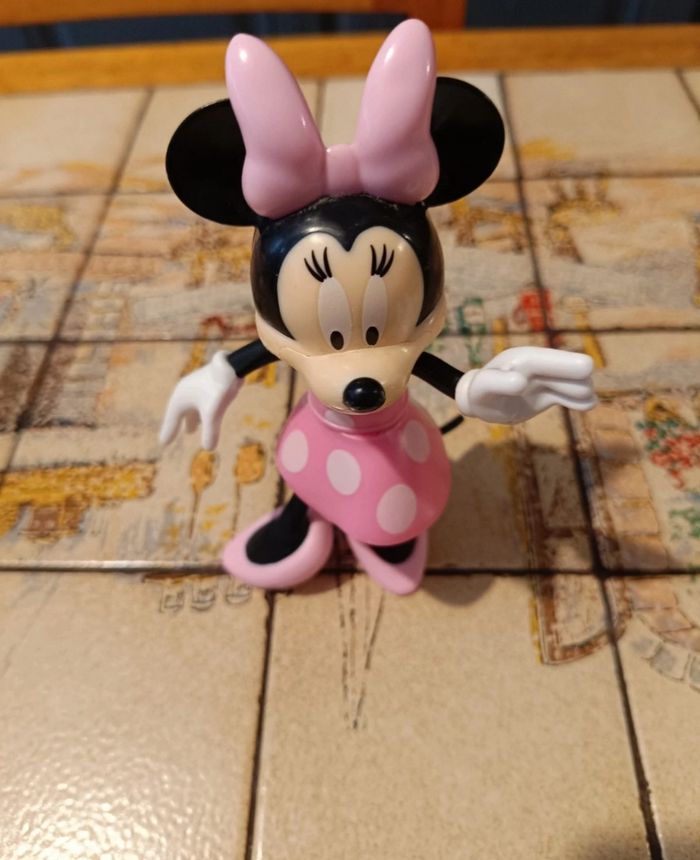 Figurine Minnie Mouse (Rose à Pois)  Disney - photo numéro 3