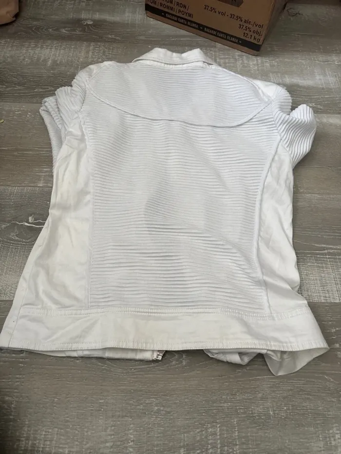 Veste blanche - photo numéro 7
