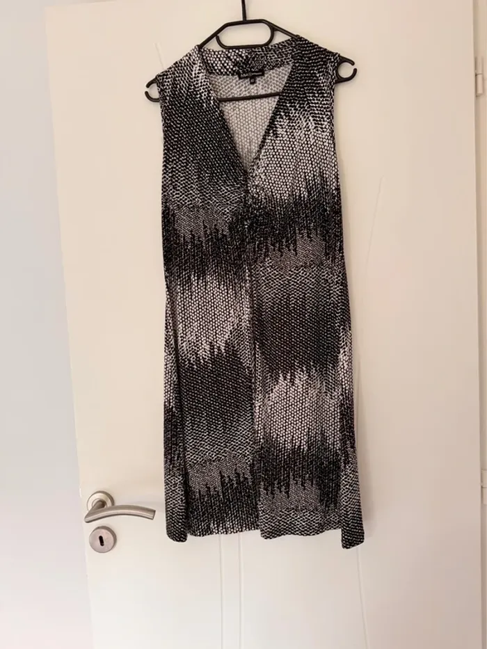 Robe noire et blanche taille 40