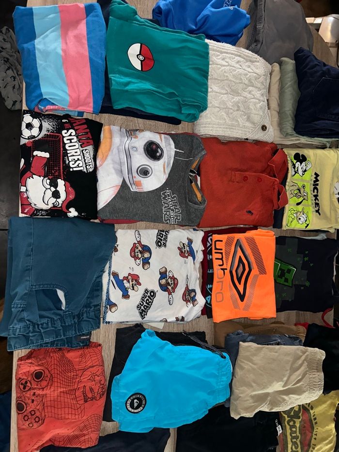 Je vous propose un lot de de 40 vêtements garçon - photo numéro 3