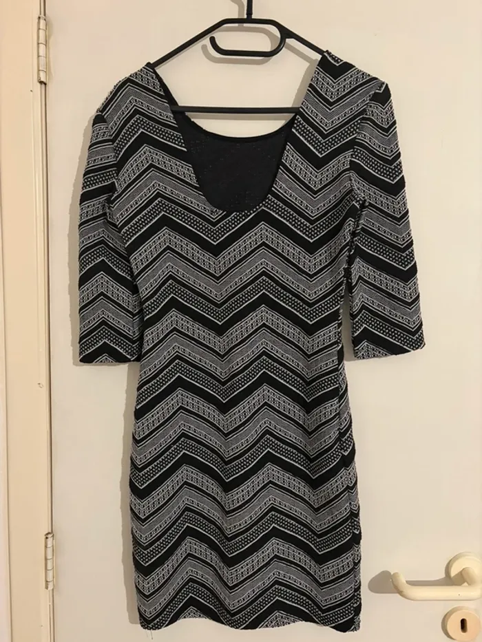 Robe à motifs chevrons noir et blanc – Taille S - photo numéro 2