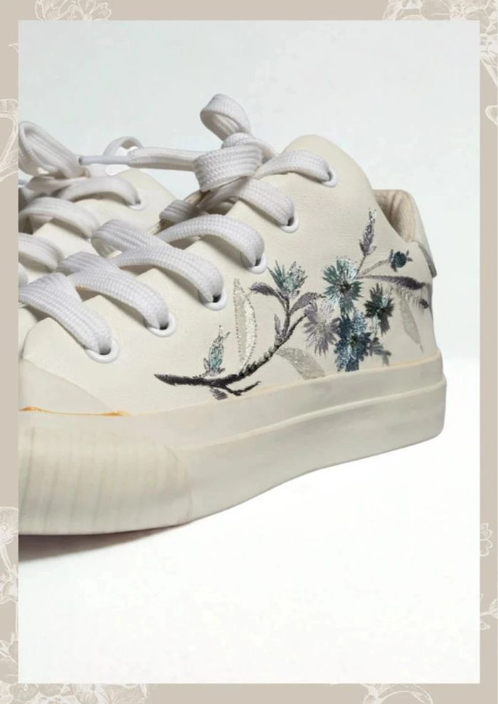 Baskets basses blanc cassé motif fleurie Shiatzy Taille 36 - photo numéro 2