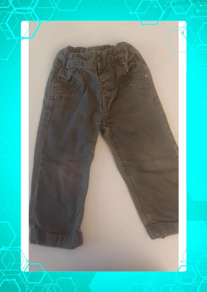 Petit jeans gris. Kid kanai