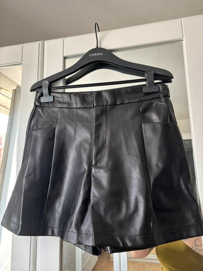 Short noir