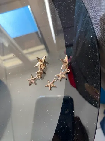 Paire de boucles d'oreilles étoiles dorées