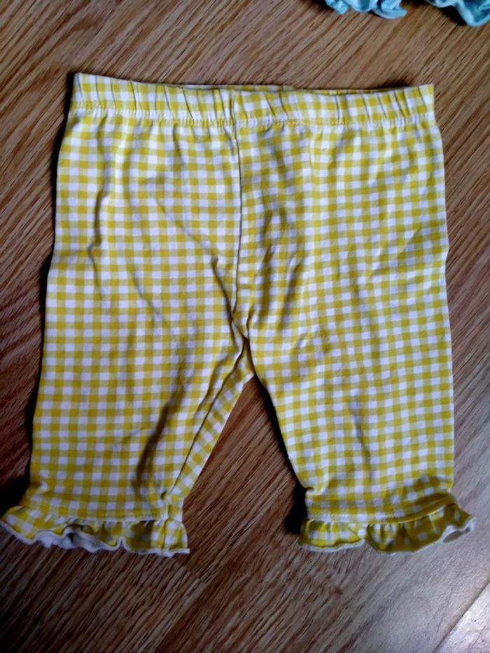 Lot de 2 pantacourt. Tex. Bébé 18 mois - photo numéro 2