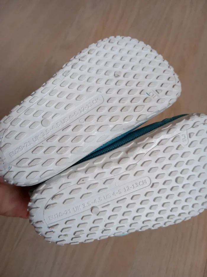 Chaussures d'eau bébé Décathlon taille 21 - photo numéro 4